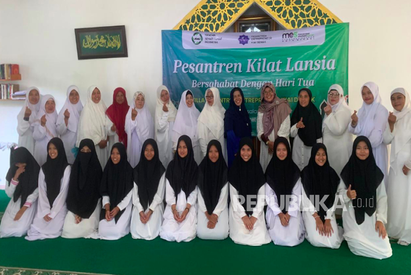 Pesantren Lansia digelar di Purwakarta, Jawa Barat, pada 7-9 Maret 2025.