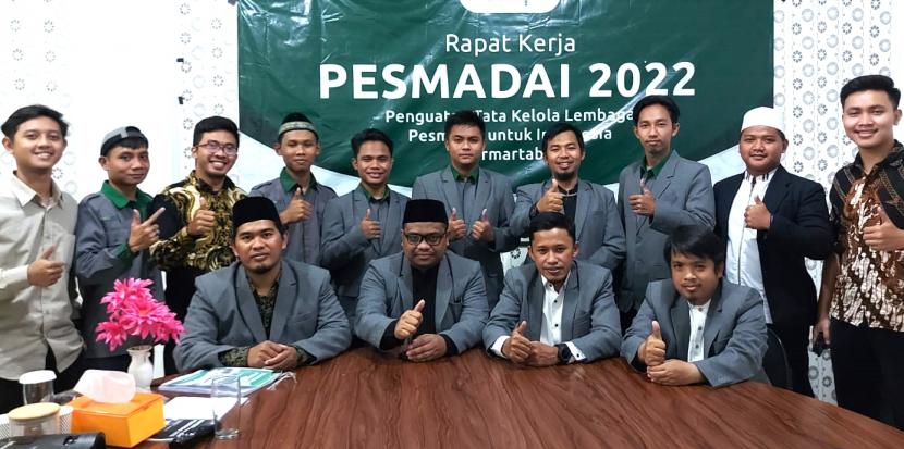 Pesantren Mahasiswa Dai (Pesmadai) menyelenggarakan rapat kerja (Raker)  tahun 2022  di Aula Abdullah Said Hidayatullah Depok, Jawa Barat, Sabtu (15/1).  