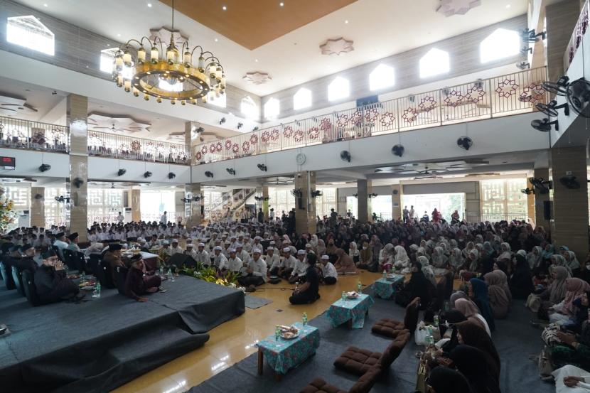 Pesantren Tahfizh Daarul Quran Indonesia kembali dipenuhi suasana meriah dalam perayaan Maulid Nabi Muhammad SAW, Ahad (22/9/2024). 