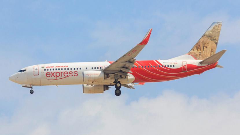 Pesawat Air India Express. Maskapai Air India sepakat membeli 250 pesawat jet dari Airbus sebagai bagian revitalisasi perusahaan dan pelayanan. 