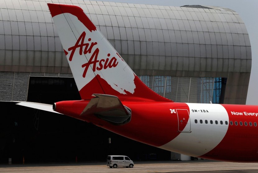 Pesawat Air Asia. Gubernur Sumatera Barat Irwan Prayitno menyurati manajemen maskapai Air Asia. Ilustrasi.