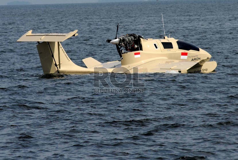  Pesawat Amfibi Aron M50 buatan Korea di atas perairan jelang demo terbang di Markas Kopaska Pondok Dayung, Tanjung Priok, Jakarta/ilustrasi. (Republika/ Wihdan Hidayat)
