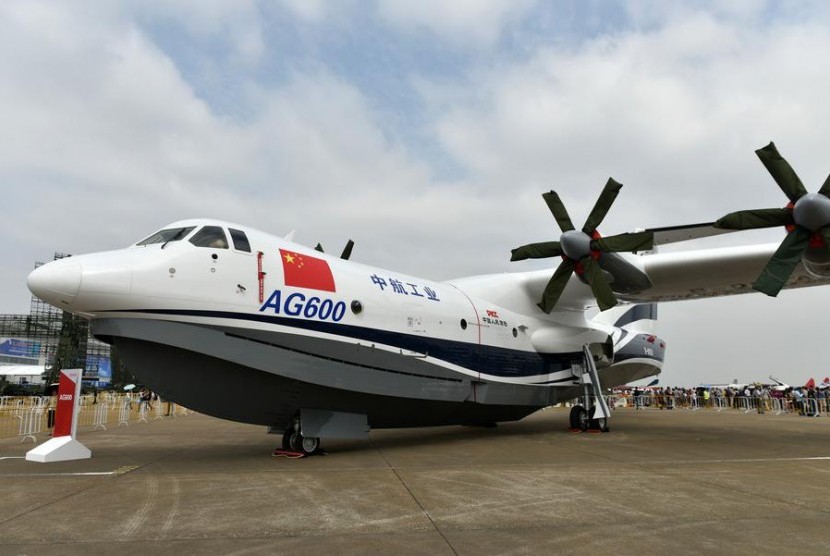 Pesawat amfibi terbesar di dunia milik Cina AG600.
