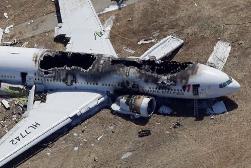 Pesawat Asiana Airlines yang jatuh di bandara San Fransisco
