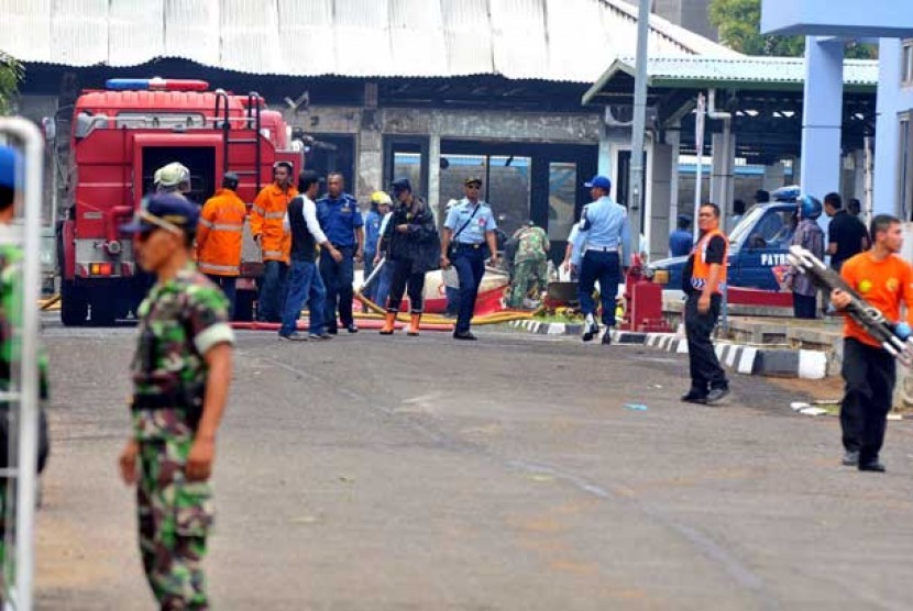 Pesawat Bravo 202 yang jatuh saat beraksi dalam acara Bandung Air Show di Lanud Husein Sastranegara,Bandung,Sabtu (29/9).