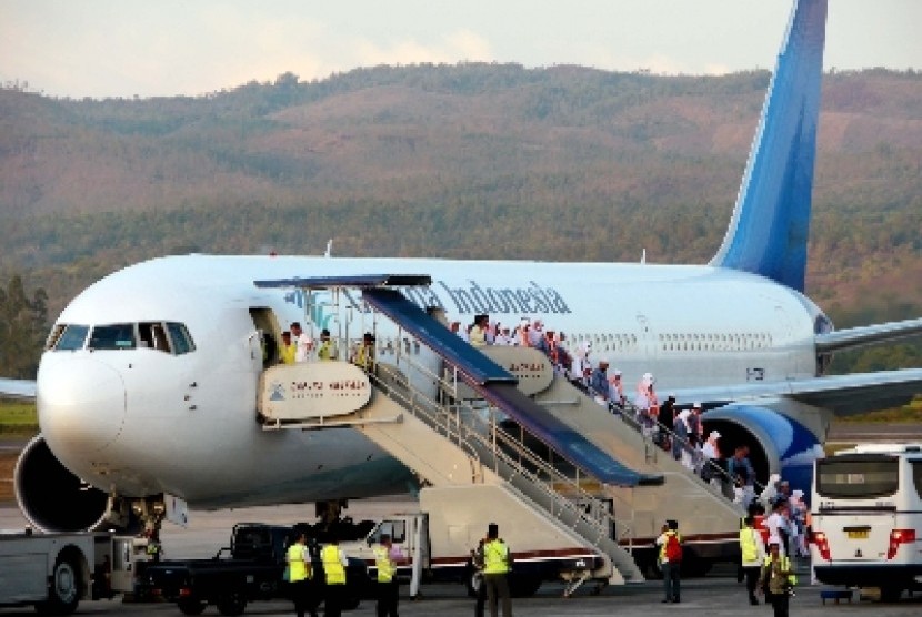Pesawat Garuda Boeng 767-A300 yang mengangkut jamaah haji.