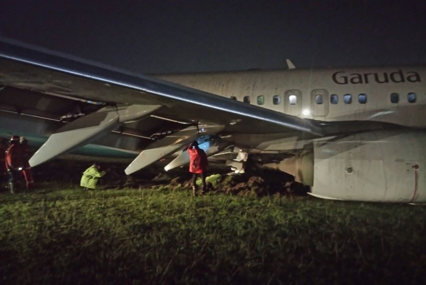 Pesawat Garuda tergelincir di Bandara Internasional Adisutjipto, Yogyakarta, Rabu (1/2).