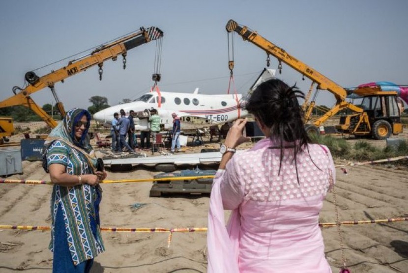 Pesawat jatuh di India jadi destinasi wisata