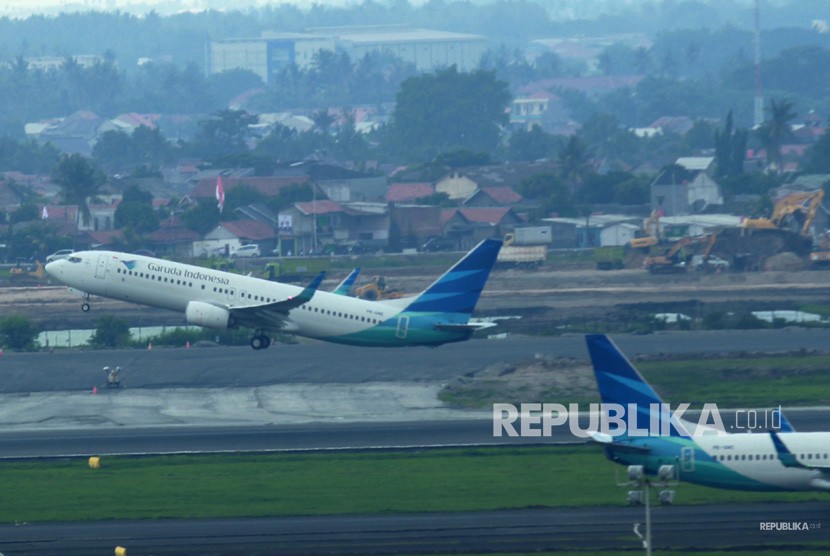 Pandemi virus corona atau Covid-19 saat ini sudah berdampak kepada industri penerbangan karena menurunnya jumlah penumpang yang signifikan. 