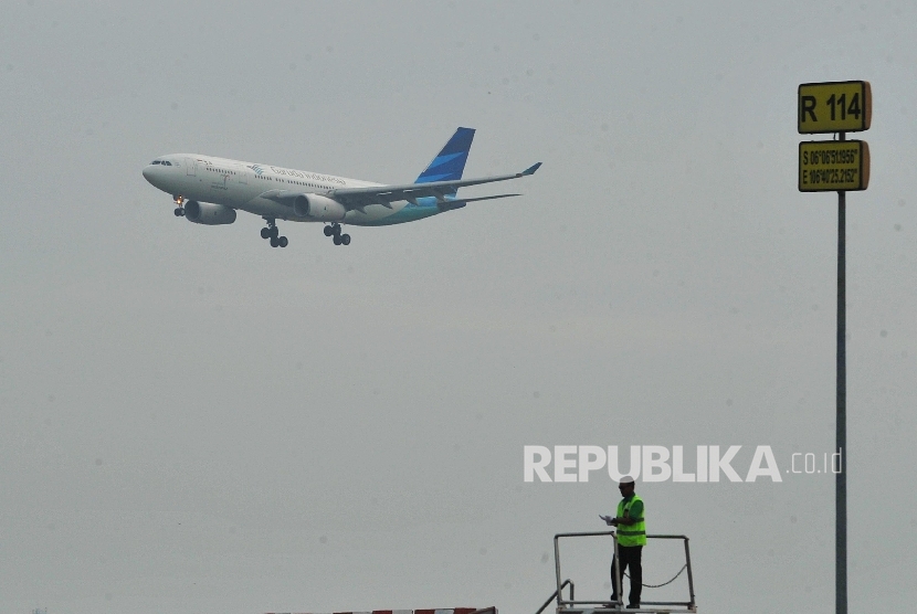  Pesawat kargo Garuda Airlines yang mengangkut barang (ilustrasi). Penerbangan kargo tetap aktif khususnya untuk alat medis dan berbagai bantuan