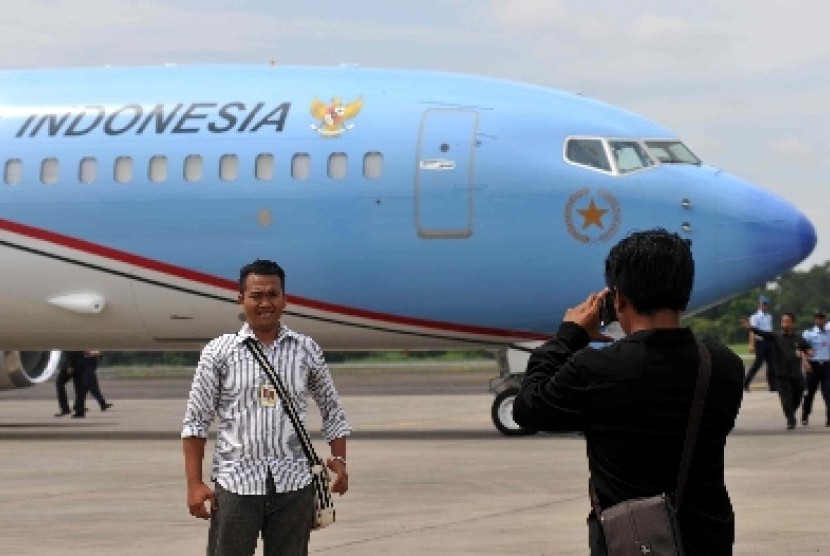 Pesawat Kepresidenan jenis Boeing Business Jet (BBJ)-2 saat tiba di Bandara Halim Perdanakusumah, Jakarta, Kamis (10/4).