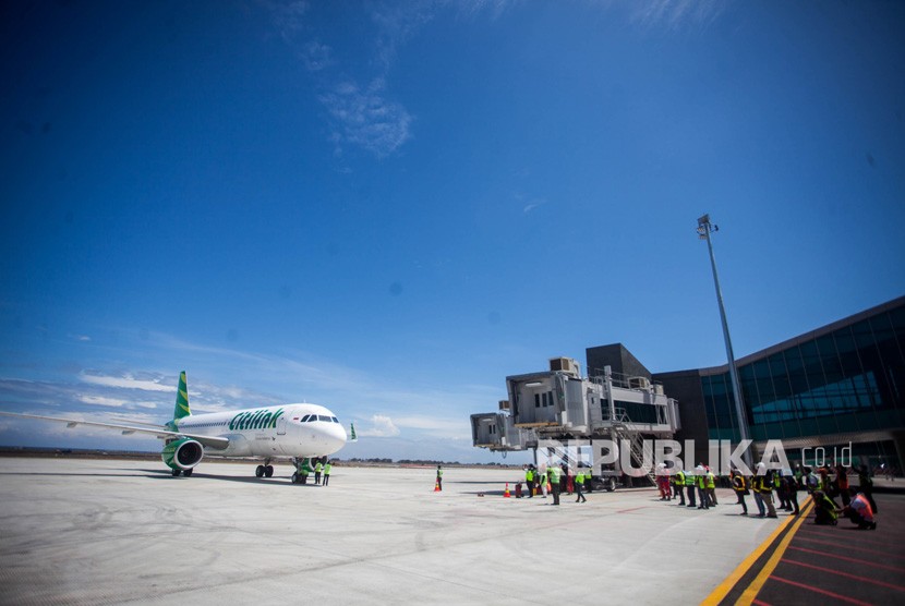 Sejumlah maskapai terparkir di Bandara Internasional Ahmad Yani,Semarang,Jawa Tengah,Rabu (10/7).