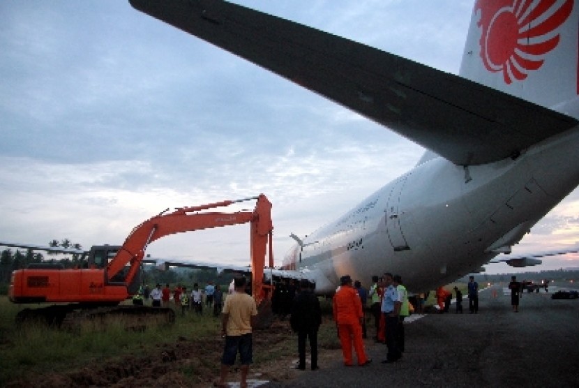 Pesawat Lion Air nyungsep di Bandara Dlalaludin, Gorontalo, Rabu (7/8).