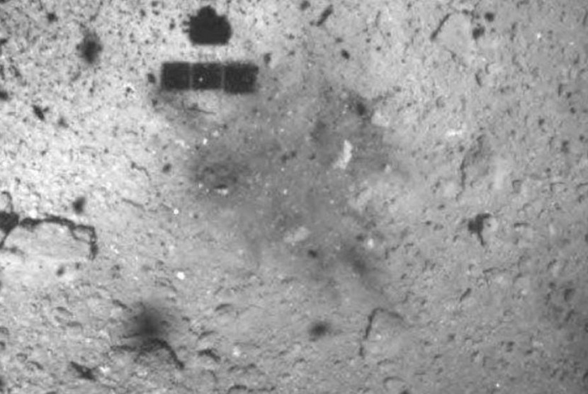 Pesawat luar angkasa Jepang Hayabusa 2 mendarat di asteroid Ryugu.(Reuters )