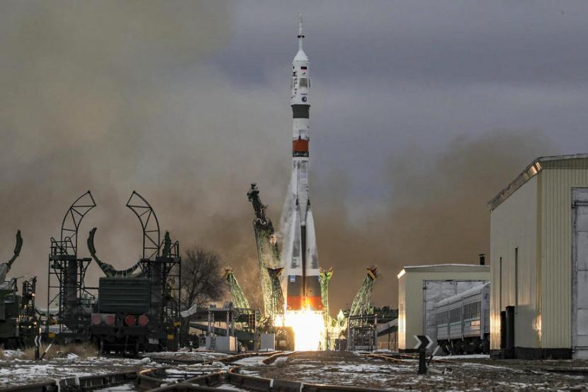 Pesawat luar angkasa Soyuz MS-20 membawa tiga awak ke Stasiun Luar Angkasa Internasional (ISS), Rabu (8/120 
