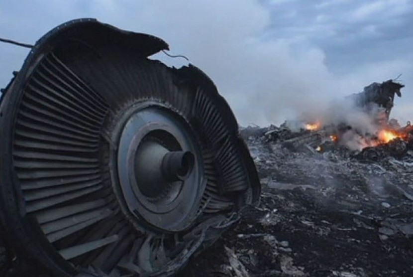 Pesawat Malaysia Airlines MH17 ditembak jatuh di wilayah udara Ukraina Timur, Juli tahun lalu. 