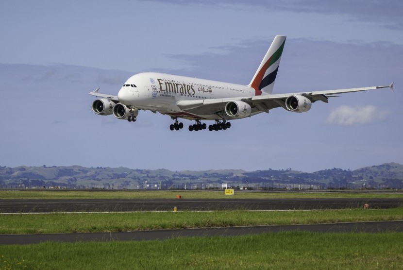 Maskapai Penerbangan Teluk Masih Layani Rute Iran-Irak. Pesawat maskapai Emirates Airlines