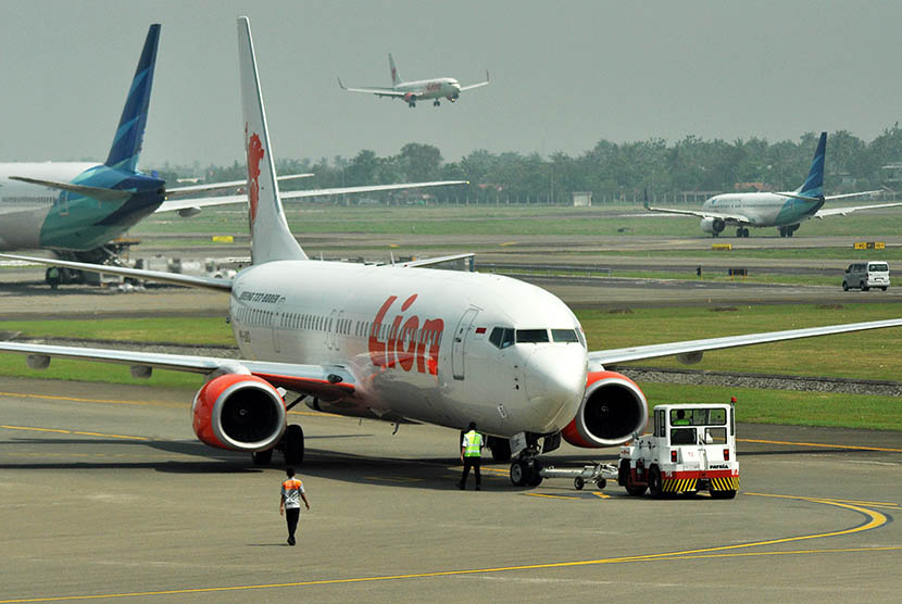 Pesawat maskapai Lion Air. Penerbangan Internasional Lion Air Pindah ke Terminal 2F Bandara Soekarno-Hatta