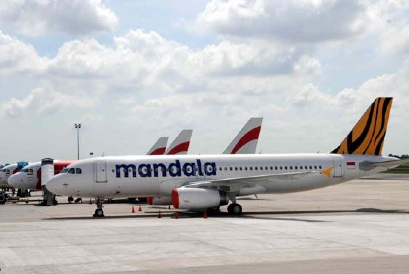 Pesawat milik maskapai Mandala Airlines saat parkir di Bandara Internasional Soekarno-Hatta.