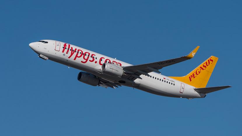 Pesawat Pegasus Airlines, maskapai Turki berbiaya rendah. Puluhan Imigran Kabur Setelah Memaksa Pesawat Rute Maroko-Turki Mendarat di Spanyol