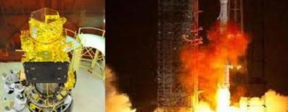 Pesawat Pelucur Satelit Kutub  (PSLV) lepas landas dari Shiharikota mengangkut tiga satelit termasuk Resourcesat-2 (kiri-ketika satelit masih dalam tahap perakitan)