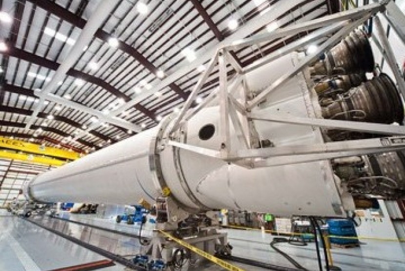 Pesawat roket SpaceX, Falcon 9