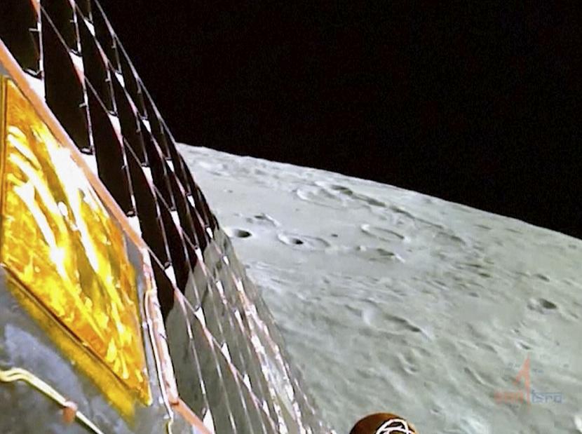 Pesawat ruang angkasa India menjadi yang pertama mendarat di kutub selatan bulan pada Rabu (23/8/2023).