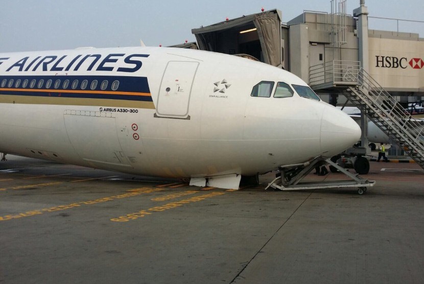 Pesawat Singapore Airlines yang ambruk gara-gara roda patah