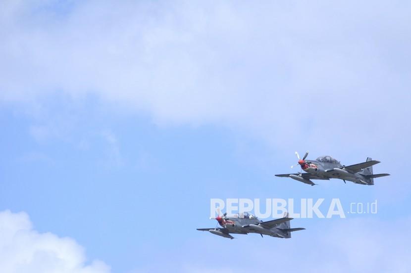 Pesawat Super Tucano lepas landas dari Lanud I Gusti Ngurah Rai, Badung, Bali, Kamis (16/9/2021).(Ilustrasi)