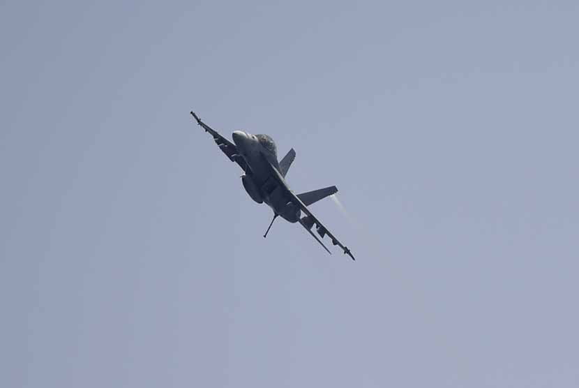 Pesawat tempur AS melancarkan serangan udara menggempur ISIS.