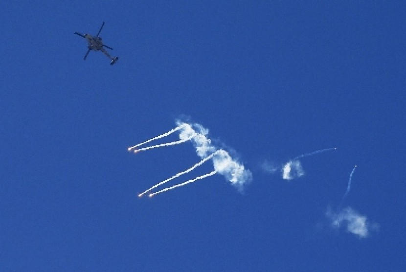 Pesawat tempur Israel terbang di langit Gaza (ilustrasi). Pesawat-pesawat tempur Israel melakukan serangkaian serangan udara di sebuah situs militer Hamas di Jalur Gaza tengah pada Kamis (21/4/2022) pagi.