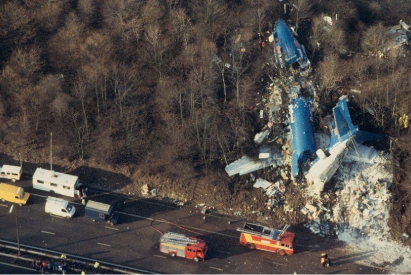 Pesawat The British Midland jenis Boeing 737 jatuh di jalan tol M1 dekat Bandara East Midlands, Inggris pada 8 Januari 1989. Insiden menewaskan 46 orang.