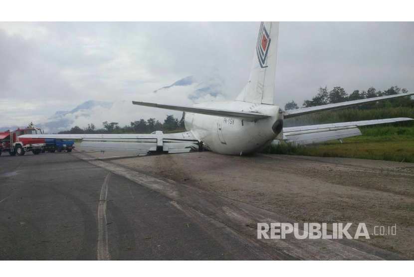 Pesawat Trigana Air Service TGN7321 tergelincir  ketika melakukan pendaratan di Bandara Wamena pada Senin (12/9) pukul 22.35 WIT. 