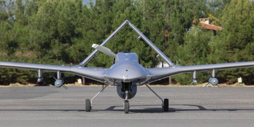 Pesawat udara tak berawak (UAV) atau drone Bayraktar TB2 (Tactical Block 2) buatan Turki. 