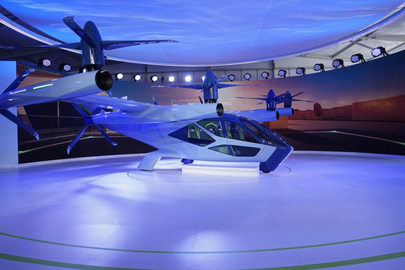 Pesawat eVTOL listrik penumpang Supernal S-A2 dipajang di stan Supernal selama pameran teknologi CES Rabu, 10 Januari 2024, di Las Vegas. Supernal adalah bagian dari Hyundai Motor Group. 