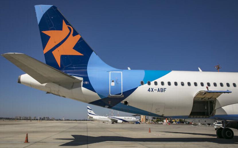 Pesawat yang diparkir milik Israir dan El Al di Bandara Internasional Ben Gurion. Israel akan melarang pesawat sipil berbadan lebar dan bermesin empat termasuk Boeing 747 dan pesawat besar lainnya di Bandara Ben Gurion.