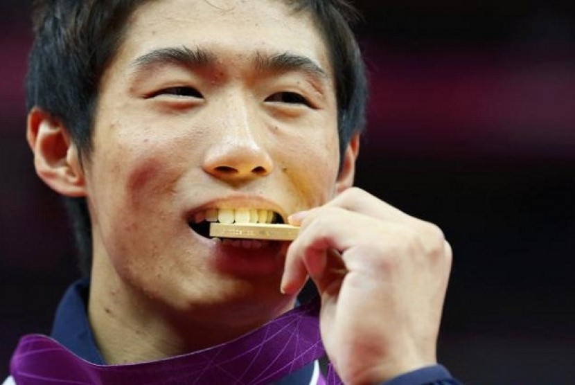 Pesenam Korea Selatan, Yang Hak Seon meraih medali emas pertama untuk negaranya dari cabang senang artistik.