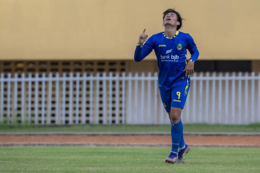 Pesepak bola asal Jawa Barat Muchamad Wildan Ramdhani Nugraha akan membela Persebaya Surabaya pada musim depan.