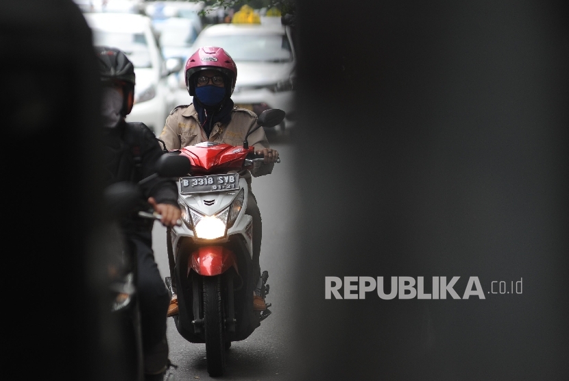 [Ilustrasi] Pesepeda Motor. Pemohon mengajukan uji materi UU LLAJ setelah keduanya ditilang karena tidak menyalakan lampu utama sepeda motor pada Juli 2019 pukul 09.00 WIB. 