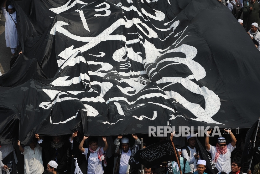 Materi khilafah dan jihad diganti dengan materi yang sejalan dengan Islam wasathiyah. Foto Ilustrasi bendera HTI.