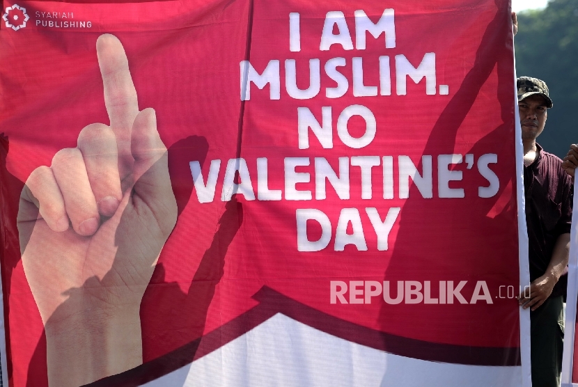 Poster menolak peringatan Hari Valentine (ilustrasi). Forum Komunikasi Pimpinan Daerah (Forkopimda) Kabupaten Aceh Besar melarang masyarakat di daerah itu merayakan Hari Valentine. 