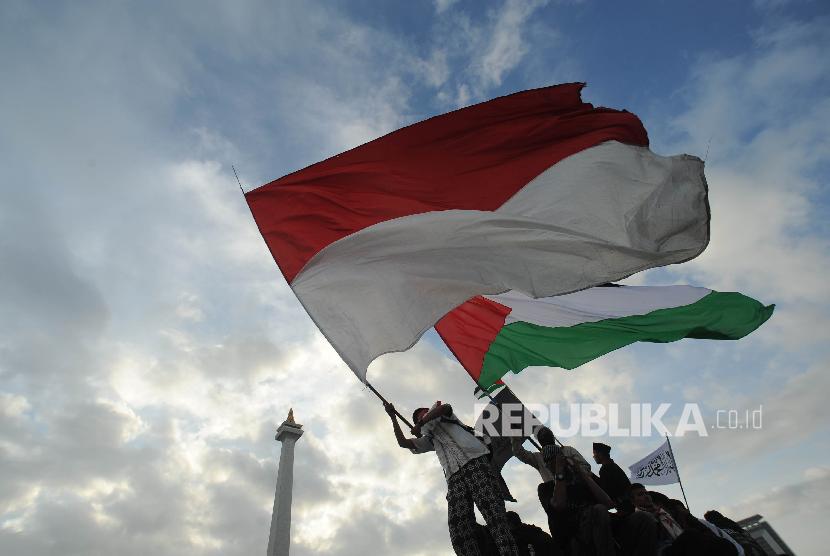 Bendera Indonesia dan Palestina. Kadin membuka peluang kerja sama dengan Palestina.