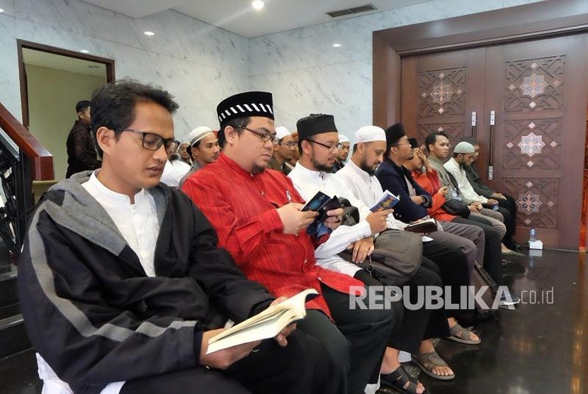 Peserta bersiap ikuti pra seleksi imam masjid mancanegara di Kantor Kemenag Jakarta. 