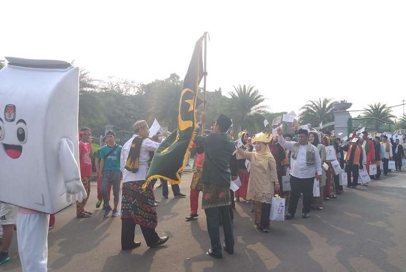 Peserta Deklarasi Kampanye Damai di Silang Monas, Jakarta Pusat, Ahad (23/9).