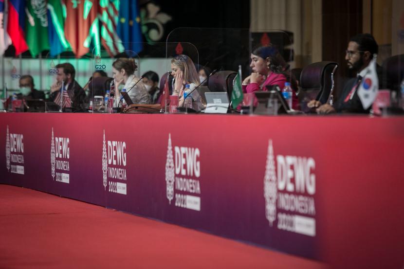 Peserta delegasi negara G20 mengikuti rapat pertemuan Digital Economy Working Group (DEWG) Presidensi G20 di Yogyakarta, Kamis (19/5/2022). Pertemuan DEWG Presidensi G20 hari ketiga mengangkat tema Workshop on the G20 Toolkit Measuring Digital Skills and Digital Literacy 