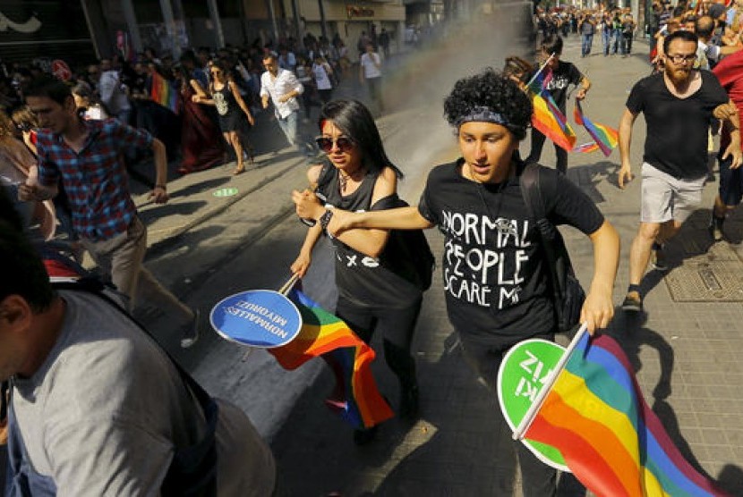 Peserta Gay Pride Parade Turki ditembaki water canon, Ahad (28/6)