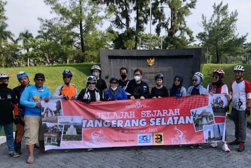 Peserta Gowes Jelajah Sejarah kunjungi tempat bersejarah di DKI Jakarta dan Tangsel