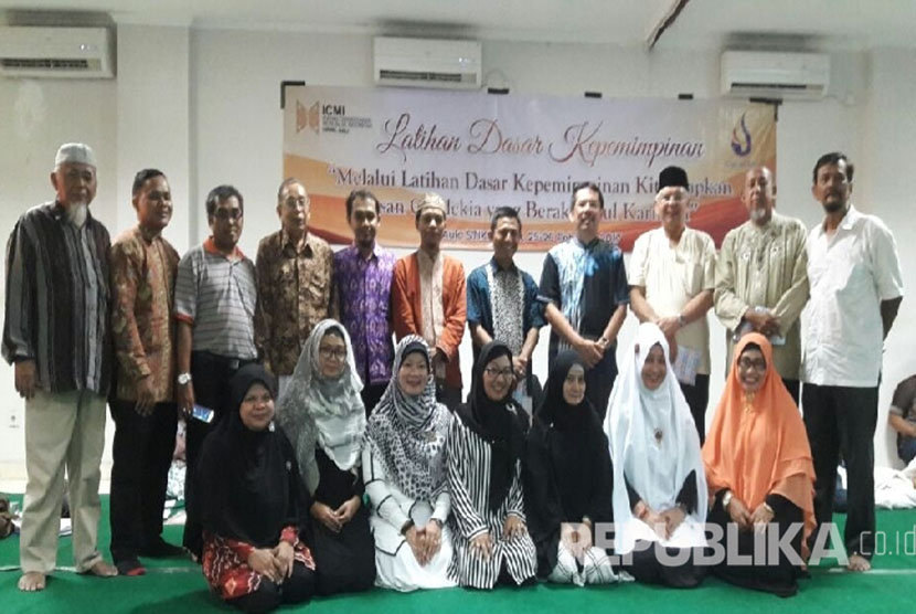 Panitia dan instruktur LDK ICMI Orwil Bali 