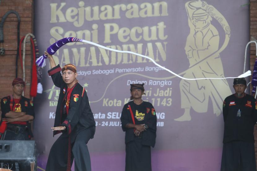 Pecut samandiman. Pemerintah Kota Kediri, Jawa Timur, menegaskan bahwa pecut samandiman kini telah menjadi hak kekayaan intelektual dari kota ini serta telah didaftarkan di Kemenkumham untuk Hak Kekayaan Intelektual (HaKI).  (ilustrasi)