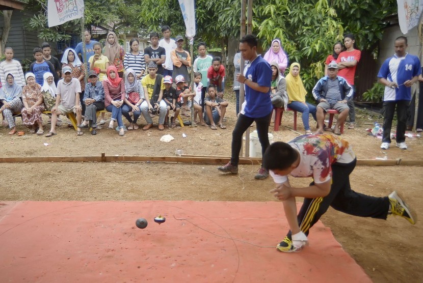 Sejumlah perhelatan wisata Tanjungpinang terpaksa dibatalkan, salah satunya adalah ajang Festival Pulau Penyengat karena akan menimbulkan kerumunan. Foto, peserta mengikuti lomba Gasing Berembang dalam rangkaian Festival Pulau Penyengat, Kepulauan Riau.